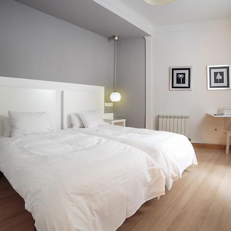 Hostal Adriano Madrid Buitenkant foto