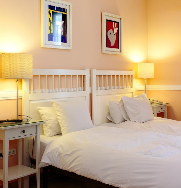 Hostal Adriano Madrid Buitenkant foto