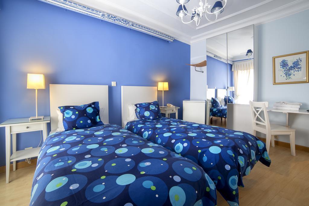 Hostal Adriano Madrid Buitenkant foto