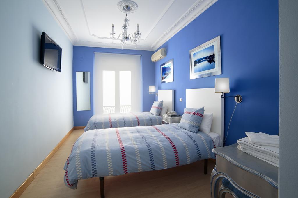 Hostal Adriano Madrid Buitenkant foto