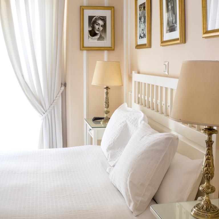 Hostal Adriano Madrid Buitenkant foto