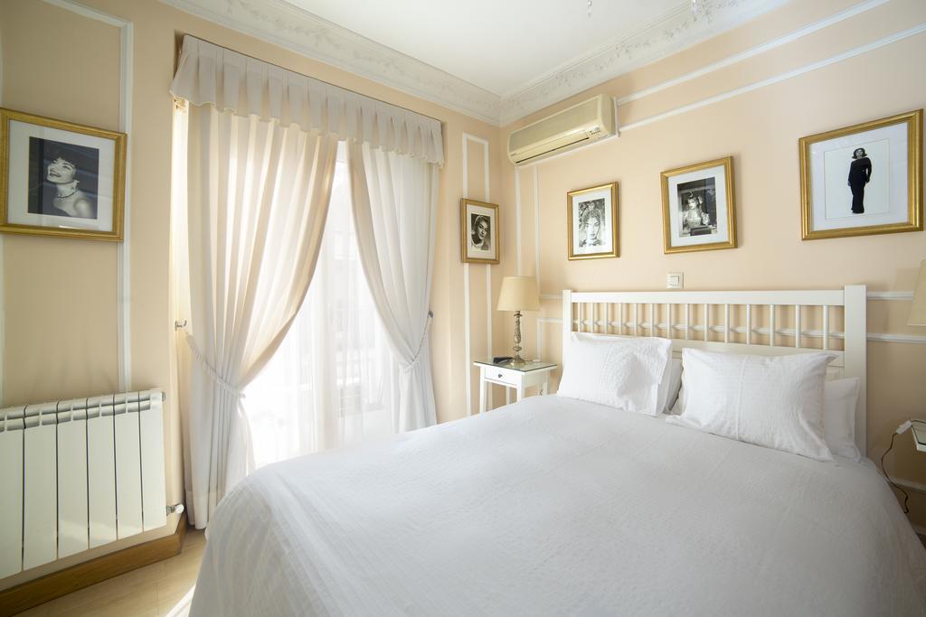 Hostal Adriano Madrid Buitenkant foto
