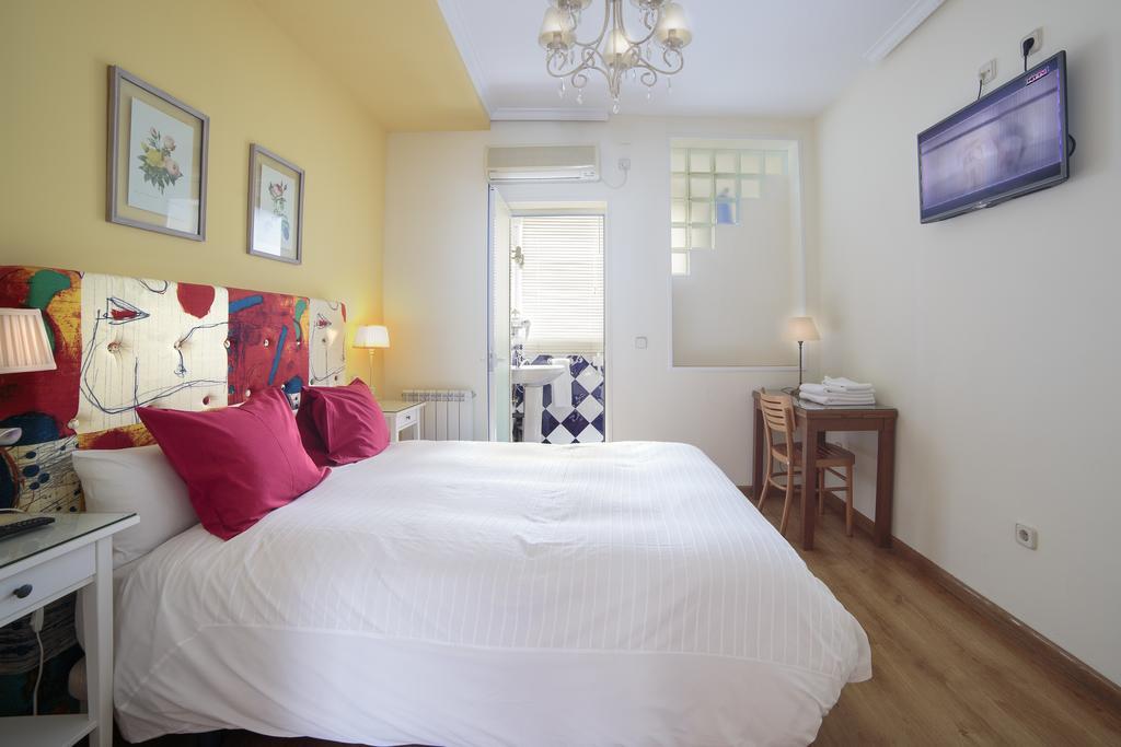 Hostal Adriano Madrid Buitenkant foto