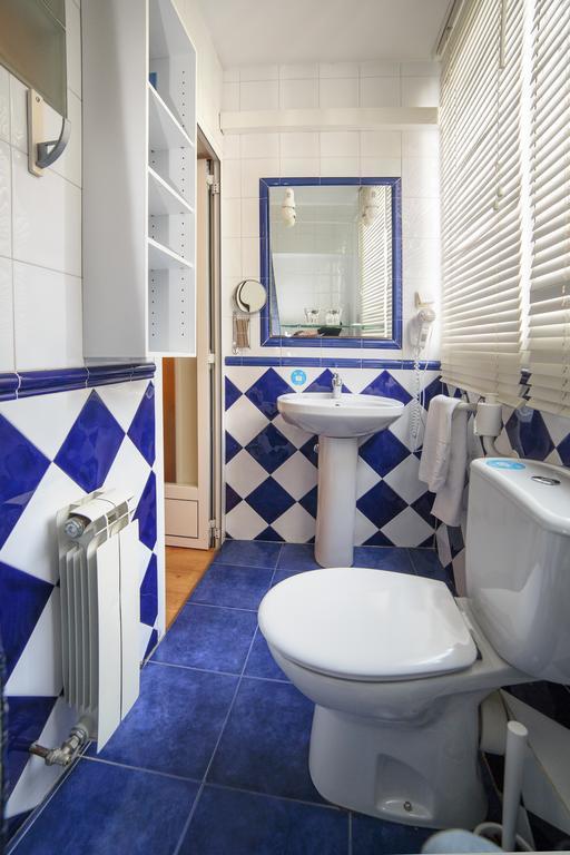 Hostal Adriano Madrid Buitenkant foto