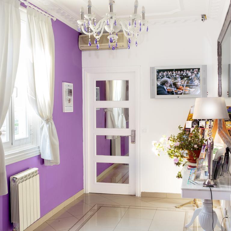Hostal Adriano Madrid Buitenkant foto
