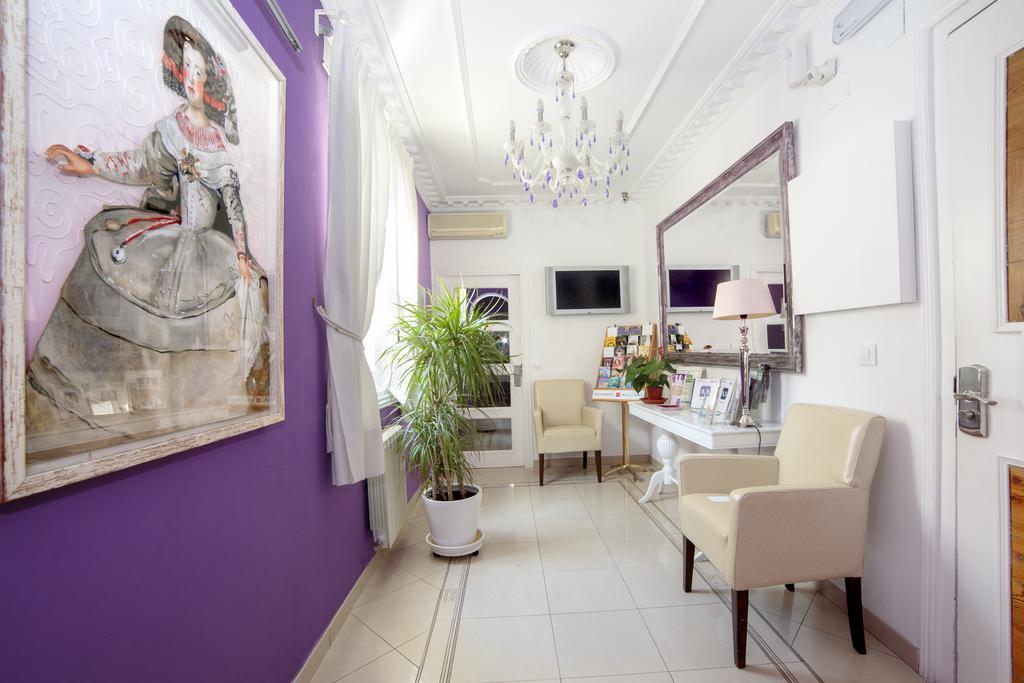 Hostal Adriano Madrid Buitenkant foto
