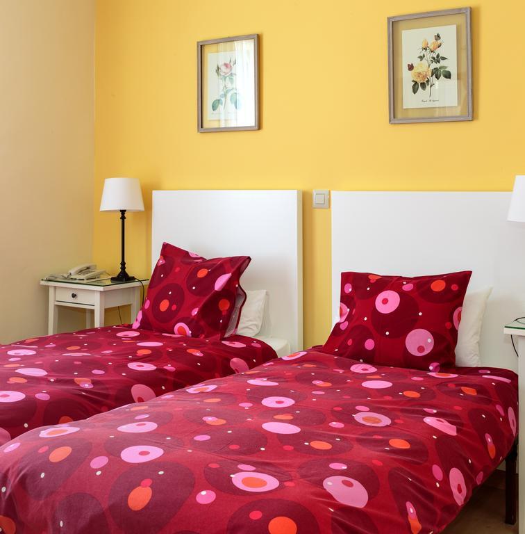 Hostal Adriano Madrid Buitenkant foto